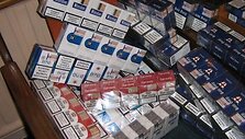 Klaipėdiečio bute aptiki 253 pakeliai įvairių cigarečių.