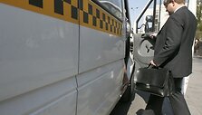 Privačios vežėjų kompanijos vairuotojas pra&scaron;ė susimokėti ir už mažamečių vaikų kelionę.