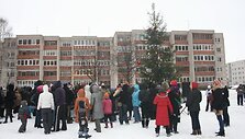 Daugiabučių namų gyventojai mielai rinkosi į &scaron;ventę.