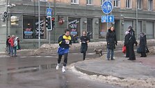 Liepų gatvėje fini&scaron;uojantys bėgikai. 