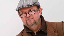 Nacionalinė kultūros ir meno premija R.Rastauskui skirta &bdquo;už žaismingos ir ironi&scaron;kos eseistikos būtį pasaulyje, už sakinio eleganciją&ldquo;.