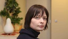 Psichologės A.Gru&scaron;auskaitės teigimu, motinos santykį su vaiku lemia ne instinktai, o emocinė branda, gyvenimi&scaron;ka patirtis, pačios motinos santykis su savo tėvais. 