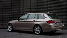 Naujasis BMW 5 universalas &ndash; elegancija ir įvairiapusi&scaron;kumas