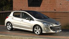 Naujų automobilių Lietuvoje pernai parduota net 67 % mažiau