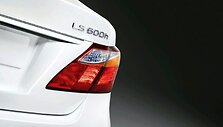 Atnaujintas &bdquo;Lexus LS 600h&rdquo; &ndash; protingesnis ir stilingesnis