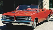 GM numarins &bdquo;Pontiac&ldquo; ženklą