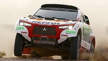 &bdquo;Mitsubishi&ldquo; traukiasi i&scaron; dykumų lenktynių