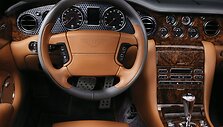 &bdquo;Bentley Azure T&ldquo; &ndash; elegancijos kupinas kabrioletas