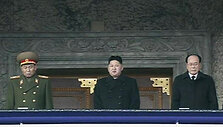 Naujasis &Scaron;iaurės Korėjos lyderis Kim Jong Unas (centre)