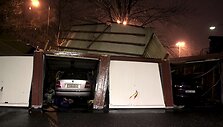Vėjo nuniokoti automobilių garažai