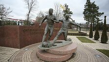 Futbolininkų statulos