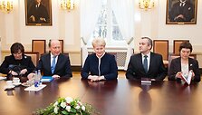 Dalia Grybauskaitė (centre)