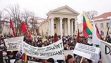 Protestuotojai Daukanto aik&scaron;tėje
