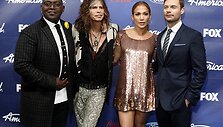 Konkurso &bdquo;Amerikos dievaitis&ldquo; teisėjai Randy Jacksonas (kairėje), Stevenas Tyleris, Jennifer Lopez ir renginio vedėjas Ryanas Seacrestas