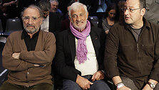 Boksininkų dvikovą stebėjo prancūzų aktoriai Jeanas-Paulis Belmondo (centre), Claude'as Brasseuris (kairėje) ir Jeanas Reno
