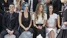 Modelis Baptiste'as Giacobini, dainininkė Katy Perry, italų aktorė Elisa Sednaoui ir britų aktorė Kaya Scodelario