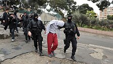 Vedamas sulaikytas įtariamasis