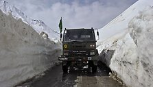 Indijos armijos kariai pirmieji i&scaron;bandė Ka&scaron;myre atidarytą kelią.