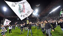 Turino &bdquo;Juventus&ldquo; gerbėjai džiaugiasi pergale.