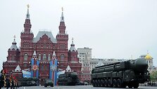 Kariniame parade pademonstruotos Rusijos &bdquo;Topol&ldquo; balistinės raketos