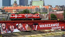 Danijos vėliavos spalvomis nudažytas lokomotyvas