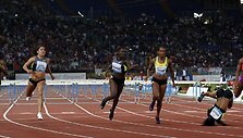 Kellie Wells nukrito kirtusi fini&scaron;o liniją.