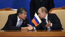 Kirgizijos prezidentas Almazbekas Sharshenovičius Atambajevas ir Rusijos prezidentas Vladimiras Putinas