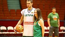 Jonas Valančiūnas su gerbėja