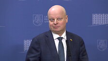 saulius-skvernelis-apie-prie-jo-namu-asfaltuojama-zvyrkeli