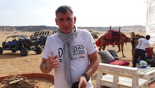 saudo-arabijos-dykumoje-dakaro-zurnalistai-isbande-galingus-can-am-maverick-bagius