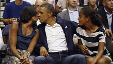 JAV prezidentas Barakas Obama su žmona Michelle ir dukra Malia