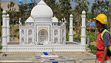 Meilės &scaron;ventykla (Taj Mahal) i&scaron; &bdquo;Lego&ldquo; kaladėlių