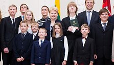 Konstitucijos egzamino laimėtojų apdovanojimai
