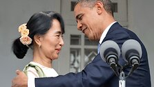 Mianmaro demokratijos &scaron;auklė Aung San Suu Kyi ir JAV prezidentas Barackas Obama