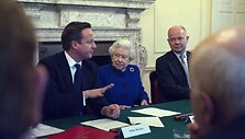 Karalienė Elizabeth II vyriausybės posėdyje