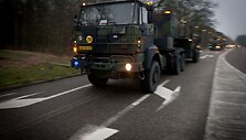 Raketas &bdquo;Patriot&ldquo; vežanti automobilių kolona