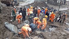 Nelaimės vietoje dirba gelbėtojai
