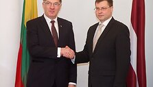 Lietuvos premjeras Algirdas Butkevičius ir Lavijos premjeras Valdis Dombrovskis