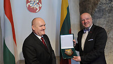 Vengrijos gynybos ministras Csaba Hende ir Juozas Olekas