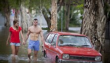 Pora brenda &scaron;alia apsemto automobilio
