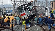 Elektrinio traukinio avarija Japonijoje