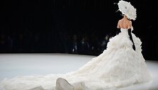 Yumi Katsura vestuvinių suknelių kolekcijos pristatymas