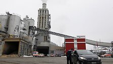Policija prie medienos fabriko &Scaron;veicarijoje