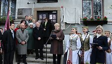 Meilei Luk&scaron;ienei skirtos atminimo lentos atidengimo ceremonija