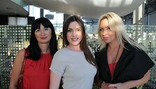 Anna Mois su bičiulėmis