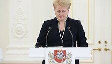 Dalia grybauskaitė apdovanojo Nacionalinio diktanto konkurso nugalėtojus