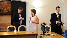 Europos gynybos agentūros direktorė Claude-France Arnould (centre)