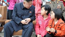 Kim Jong Unas vaikų stovykloje