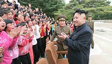 Kim Jong Unas vaikų stovykloje