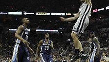 Manu Ginobili dėjimas į krep&scaron;į